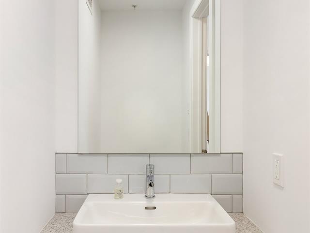 Two or more storey for rent, Montréal (Saint-Laurent)