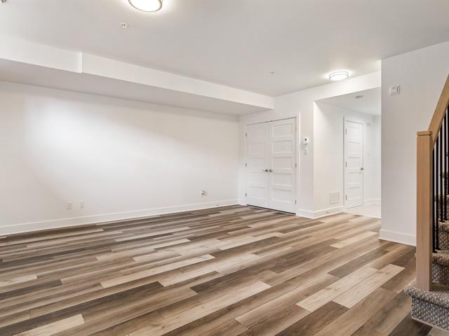 Two or more storey for rent, Montréal (Saint-Laurent)