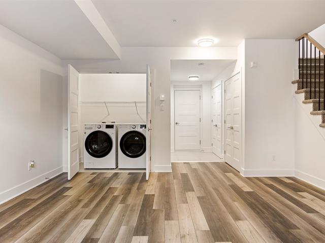 Two or more storey for rent, Montréal (Saint-Laurent)