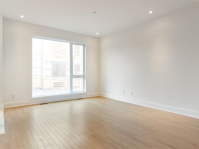 Two or more storey for rent, Montréal (Saint-Laurent)
