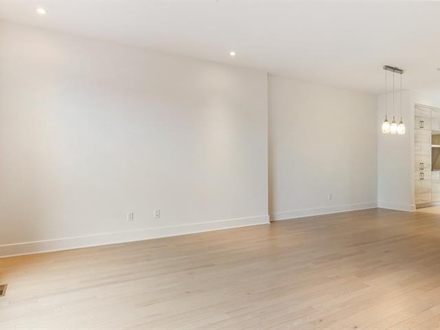 Two or more storey for rent, Montréal (Saint-Laurent)