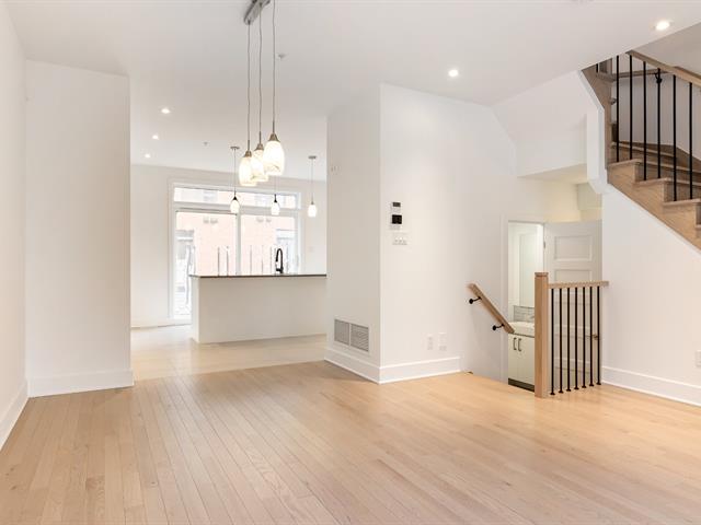 Two or more storey for rent, Montréal (Saint-Laurent)