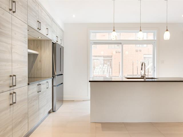 Two or more storey for rent, Montréal (Saint-Laurent)