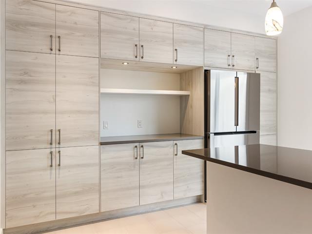 Two or more storey for rent, Montréal (Saint-Laurent)