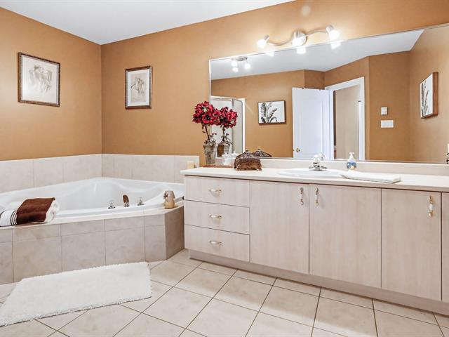 Two or more storey for sale, Montréal (Saint-Laurent)