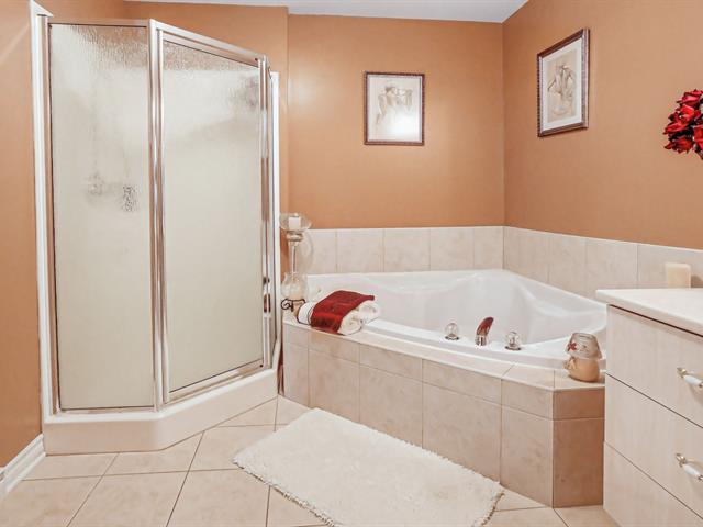 Two or more storey for sale, Montréal (Saint-Laurent)