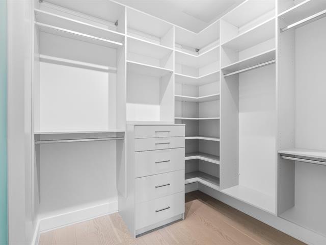 Walk-in closet
