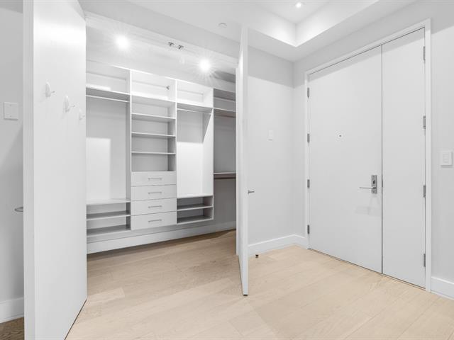 Walk-in closet
