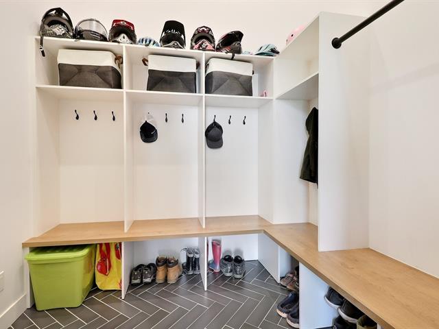 Walk-in closet