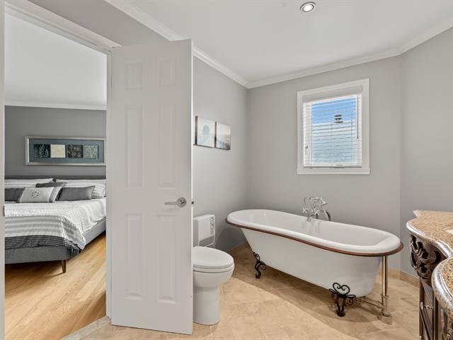 Salle de bains attenante à la CCP