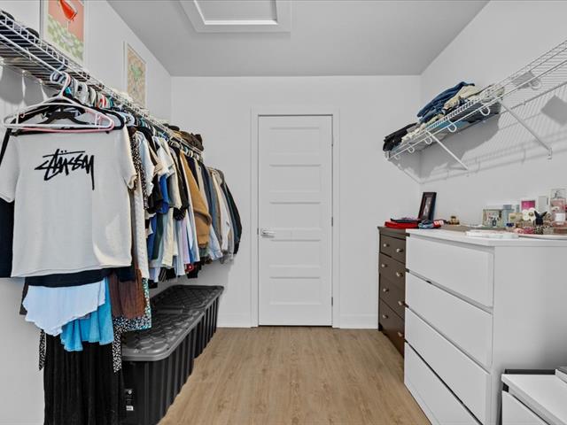 Walk-in closet